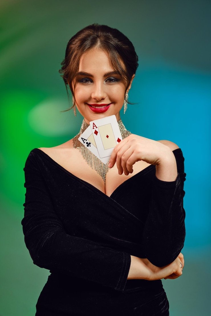Antarmuka aplikasi maxwin slot menampilkan live-dealer blackjack dan tabel roulette dengan kualitas video multi-kamera